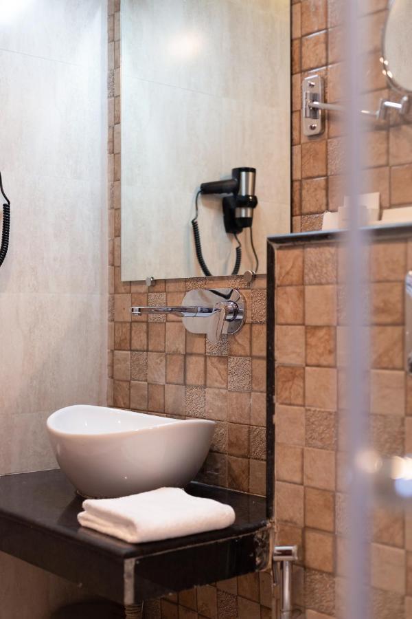 Accord Hotel Mussoorie Ngoại thất bức ảnh